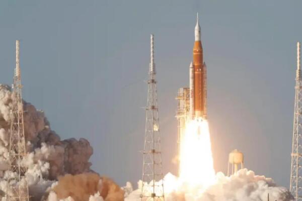 La misión Artemis II de la NASA, que consiste en un sobrevuelo de la Luna despegó del Centro Espacial Kennedy en Cabo Cañaveral, Florida.