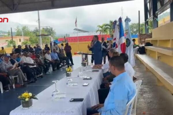 Autoridades dan inicio al operativo de titulación en Villa Altagracia que beneficiará a miles de familias.