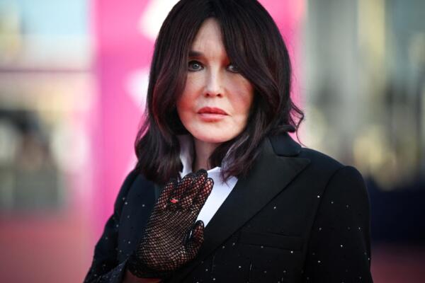 La actriz francesa Isabelle Adjani posa a su llegada a la ceremonia de clausura de la 50ª edición del Festival de Cine Americano de Deauville, en Deauville, al noroeste de Francia, el 14 de septiembre de 2024.
