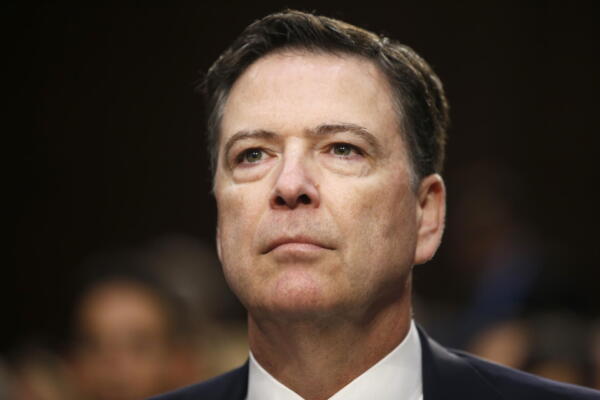 El exdirector del Federal Bureau of Investigation (FBI) James Comey. EFE/JIM LO SCALZO