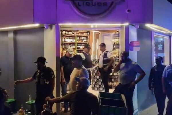 Clausuran varios negocios por venta irregular de bebidas alcohólicas en Bonao