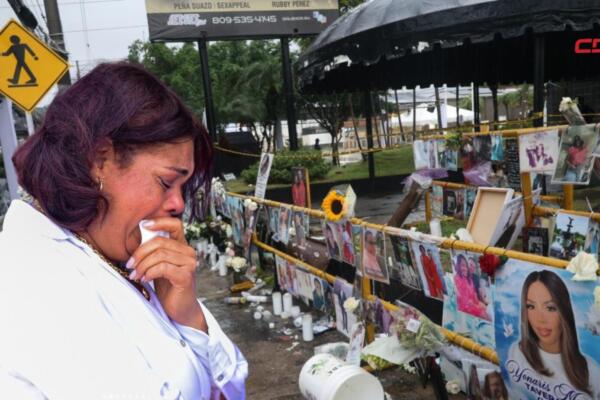 Familiares y allegados a víctimas del Jet Set desafían mal tiempo y acuden a la zona cero