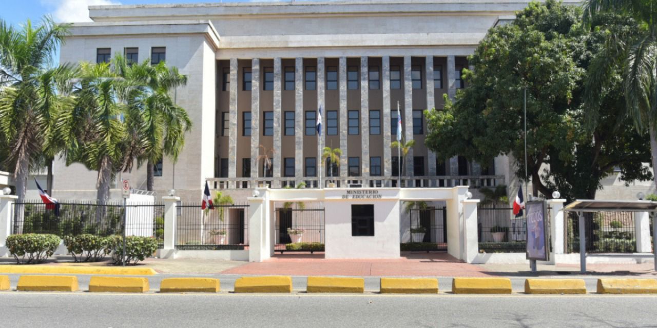 Minerd suspensión de docencia