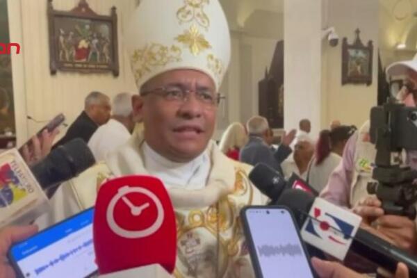 Monseñor Andrés Amauri Rosario durante misa por el Día del Periodista, donde llamó a convertir el diálogo nacional en acciones concretas.