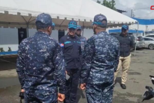Medidas policiales y comerciantes unidos ante asueto en Bonao.