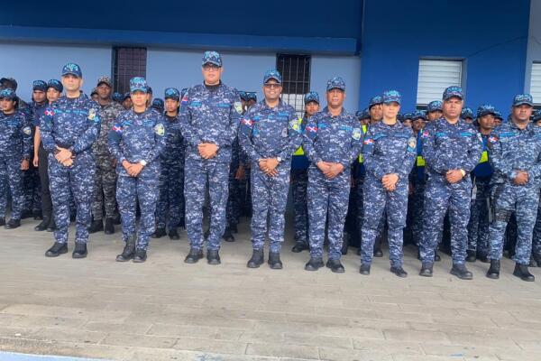 Más de 200 agentes refuerzan vigilancia en La Vega.
