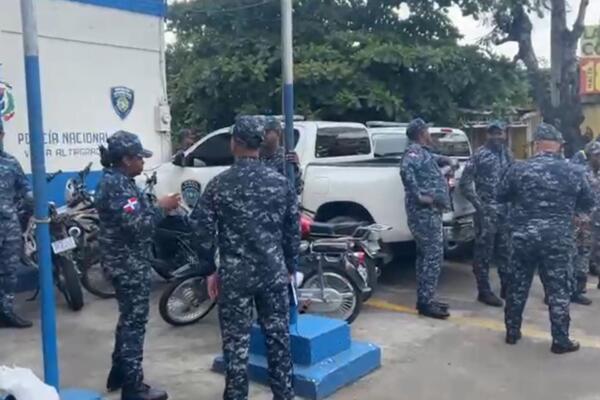 Agentes policiales hieren a hombre en Villa Altagracia 