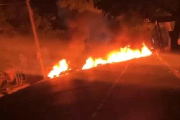 Protestas en Paraíso por apagones continúan y bloquean avenidas.

