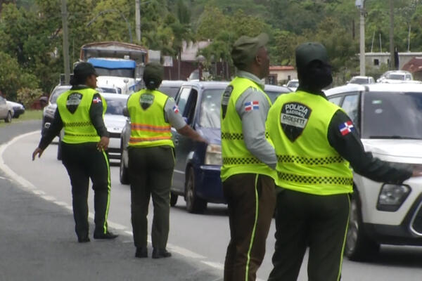 Así transcurrió el retorno de los vacacionistas por la autopista Duarte: lento, pero seguro.