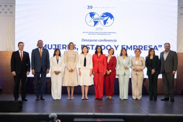 Vicepresidenta Peña destaca emprendimiento femenino.
