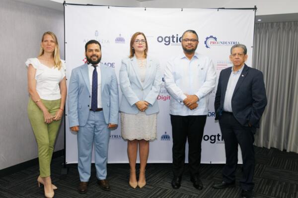 Plaxa gana y destaca talento joven en Summit 5.0.
