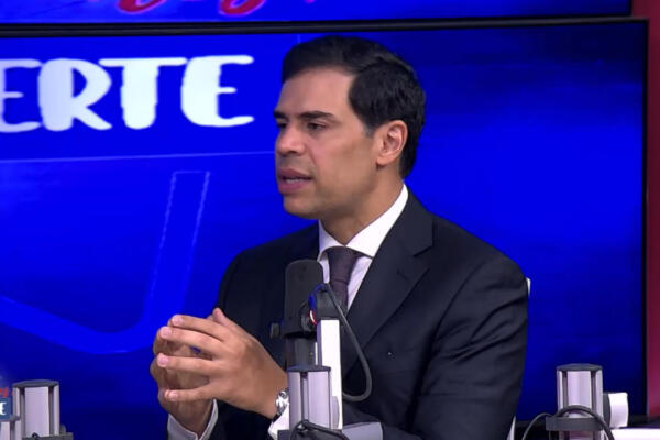  Roberto Ángel Salcedo, ministro de Cultura.