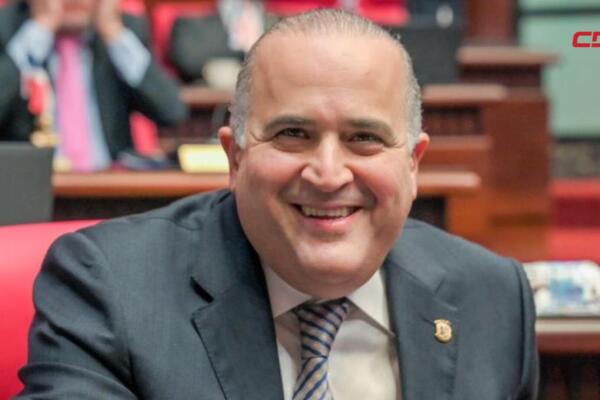 Proyecto define categorías aeroportuarias y fomenta inversión privada.
