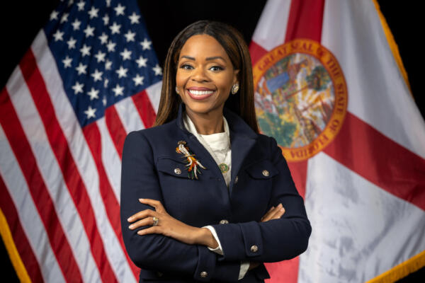 Fotografía oficial cedida por la Cámara de Representantes EEUU, que muestra a la congresista demócrata Sheila Cherfilus-McCormick, representante de los Estados Unidos por el 20.º distrito congresional de Florida desde 2022. Cherfilus-McCormick renunció al cargo, la tercera dimisión en la Cámara de Representantes en menos de dos semanas, en medio de una investigación por presuntamente desviar cinco millones de dólares destinados a atender desastres naturales. EFE/ Cámara deRepresentantes EEUU