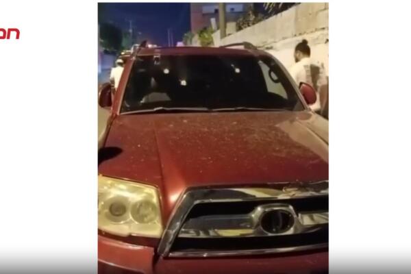 Vehículo en el que viajaban los jóvenes quedó impactado por disparos durante el confuso incidente en Barrio Lindo.