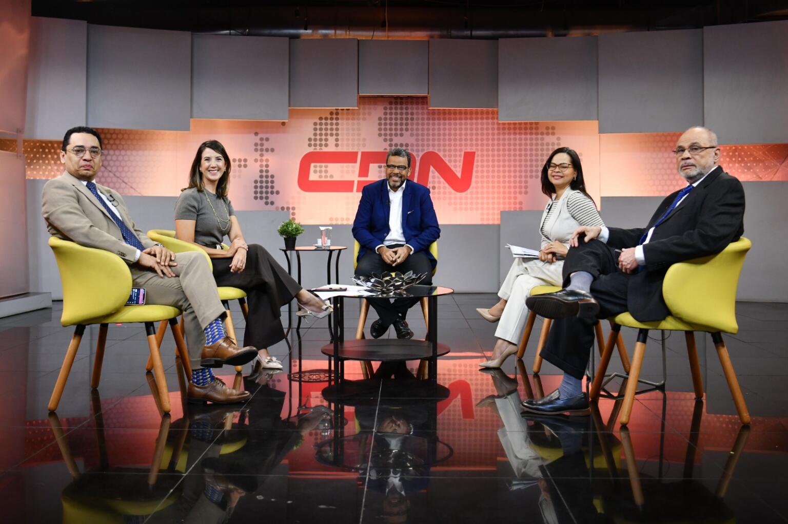 De izquierda a derecha: Federico Jovine, Katherine Hernández, Marcos Barinas, Yanessi Espinal y Nelson Rodríguez / foto: Félix de la Cruz.