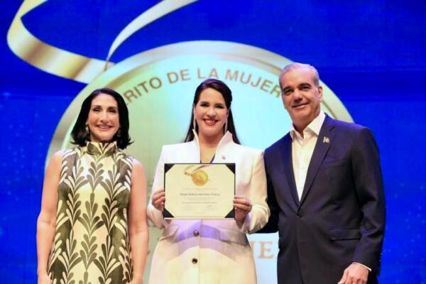Con 23 años al servicio del Ministerio de Relaciones Exteriores, Angie Martínez ha desarrollado una trayectoria caracterizada por la excelencia.