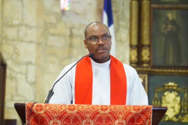 Padre Candelario Mejía Brito.