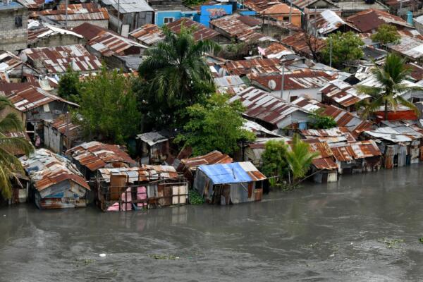 Se le sugiere a las personas abstenerse de cruzar ríos, arroyos y cañadas que presenten alto volúmenes de agua, no hacer uso de balnearios, debido a la turbiedad y el volumen de agua que a un mantienen.
