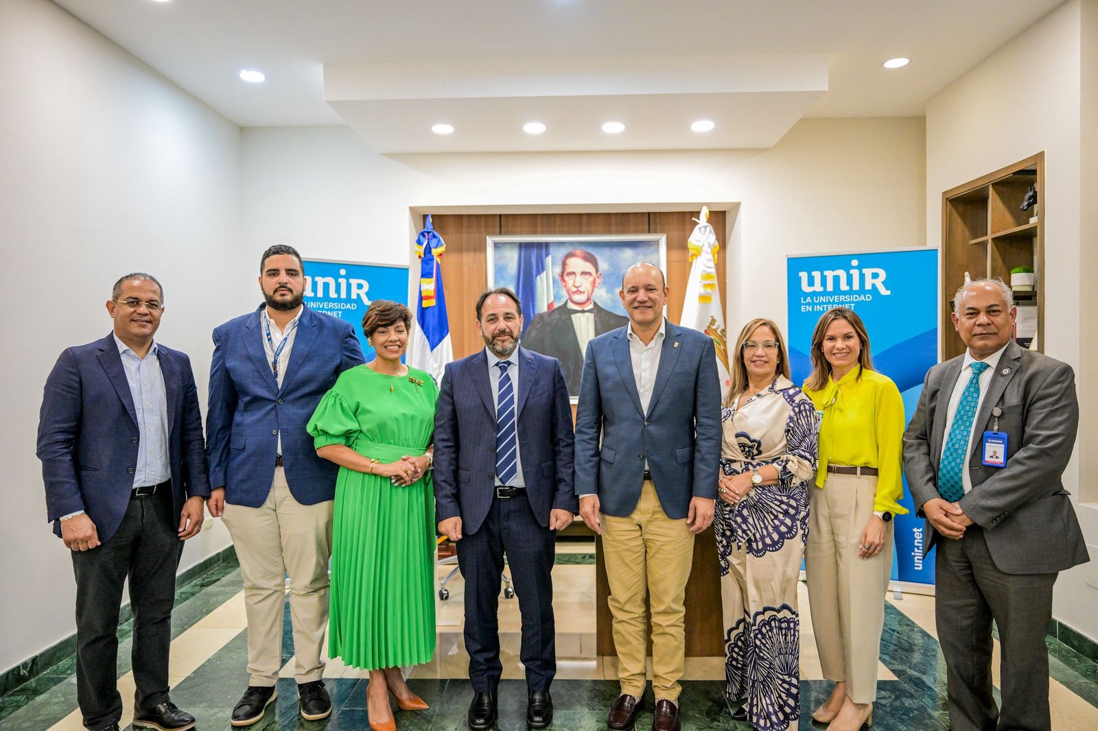 Alcaldía de Santiago y Universidad Internacional de La Rioja se unen para formar empleados en España