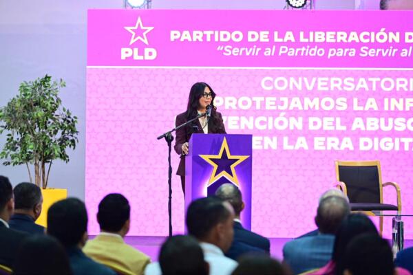  La dirigente política y miembro del Comité Político del Partido de la Liberación Dominicana (PLD), Kenia Lora.