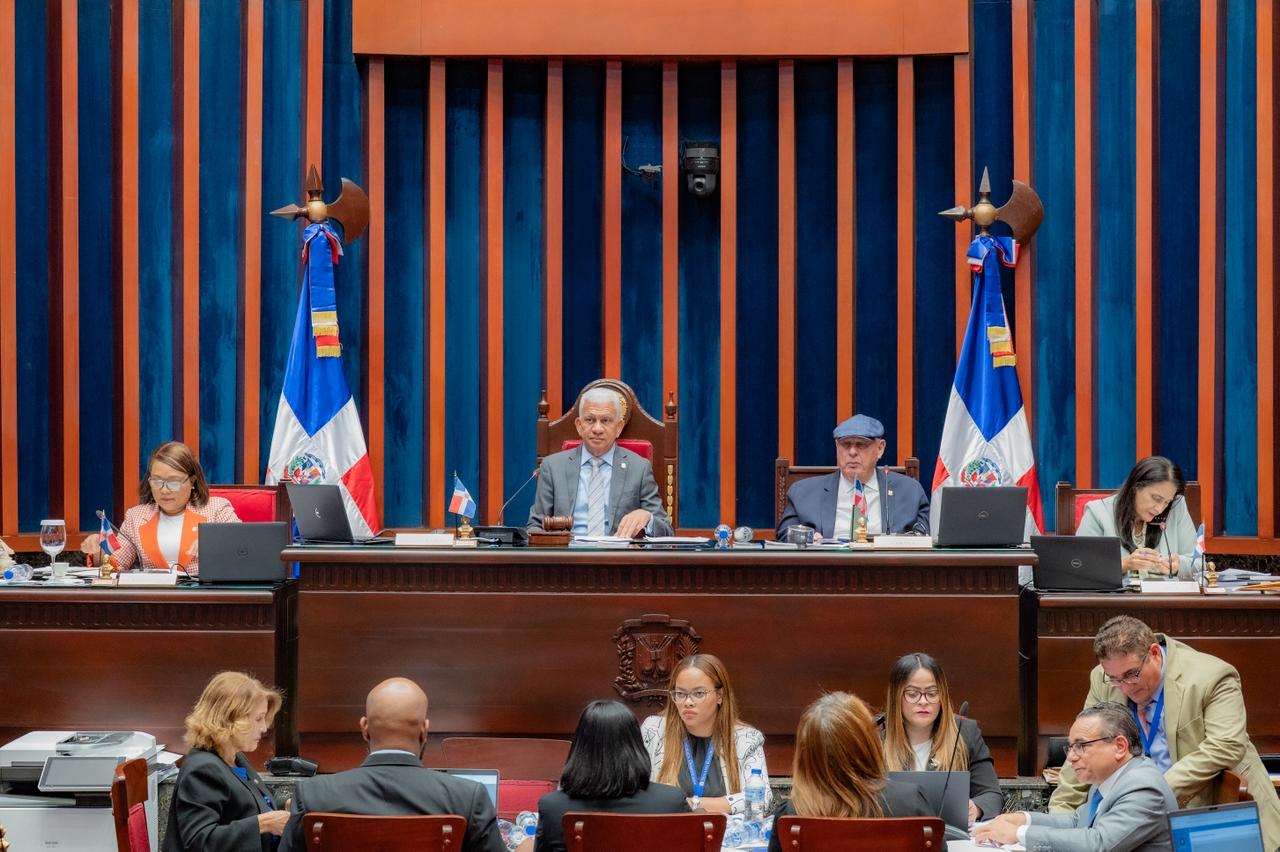 Senado aprueba ley que reconoce trayectoria política y de servicio del exsenador Vicente Sánchez Baret