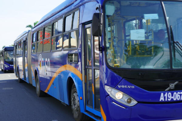 Este corredor puede movilizar entre 35 y 75 autobuses en hora pico, con capacidad de hasta 90 pasajeros por unidad. Lo que representa un flujo superior a 6,000 personas por hora en sus tramos más críticos.