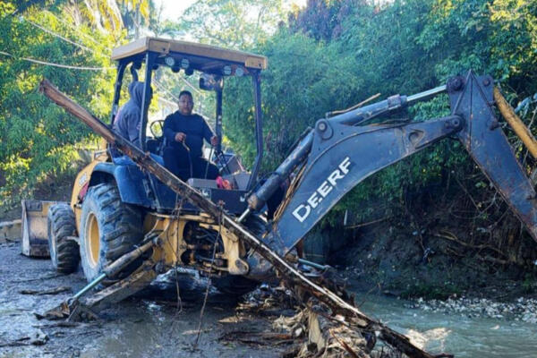 Ayuntamiento de Puerto Plata asiste a comunidades afectadas por lluvias
