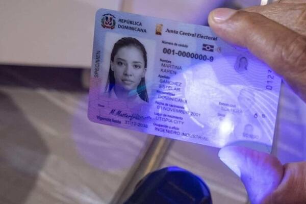 La JCE extendió hasta el 11 de mayo el plazo para renovar la cédula a personas nacidas en abril, debido al inicio tardío de la jornada. 