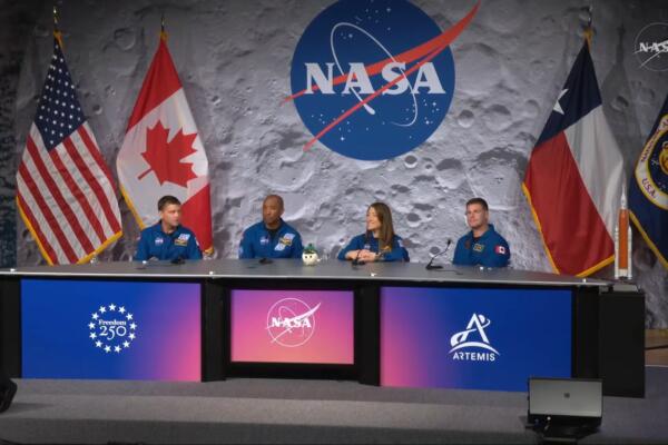 Captura de video tomada de una transmisión de la NASA de la tripulación de la misión Artemis II, desde la izquierda,  Reid Wiseman, Victor Glover, Christina Koch y Jeremy Hansen durante una rueda de prensa desde Houston (EE.UU.). EFE/ NASA