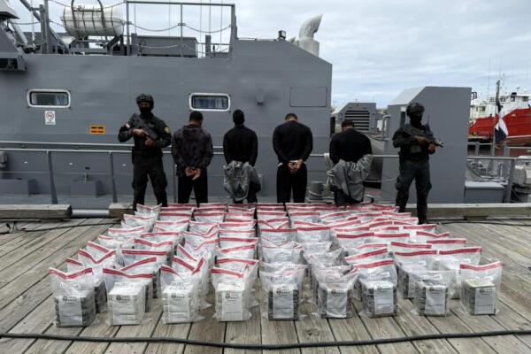 Cerco total al narcotráfico; atrapan cuatro venezolanos con 450 paquetes de presunta cocaína
