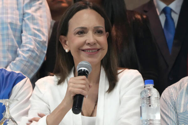 La líder opositora venezolana y Premio Nobel de la Paz 2025, María Corina Machado, habla durante una reunión con personalidades de la diáspora venezolana este sábado, en Ciudad de Panamá (Panamá). EFE/ Aris Mariota