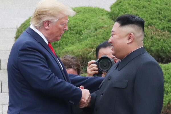 Imagen de archivo del presidente de Estados Unidos, Donald Trump, y el líder de Corea del Norte, Kim Jong-un. EFE/EPA/YONHAP SOUTH KOREA OUT[SOUTH KOREA OUT]