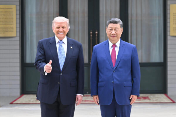 Archivo - PEKÍN, 15/05/2026.- El presidente de los Estados Unidos, Donald J. Trump (i), junto al presidente chino, Xi Jinping (d), en Zhongnanhai, Pekín. China y Estados Unidos cerraron este viernes la visita de Donald Trump a Pekín con una fórmula política de estabilidad para los próximos años, promesas de cooperación comercial y varios interrogantes aún sin despejar sobre los compromisos concretos alcanzados. EFE/ Portavoz del Ministerio de Exteriores de China vía X SOLO USO EDITORIAL/SOLO DISPONIBLE PARA ILUSTRAR LA NOTICIA QUE ACOMPAÑA (CRÉDITO OBLIGATORIO)