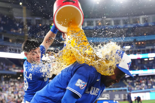 Sánchez conecta el 1er grand slam de su carrera y Azulejos cortan racha de Marlins