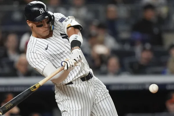 El jardinero derecho de los Yankees, Aaron Jugde, viene de cerrar la temporada de 2025 con 53 jonrones, 114 remolques y un promedio de bateo de .331, líder en este encasillado. 
