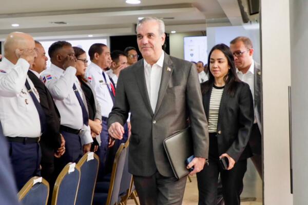 Abinader lidera reunión 