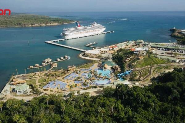 Autoridades sanitarias aplicaron medidas de vigilancia y bioseguridad durante la escala del crucero Caribbean Princess en Puerto Plata.