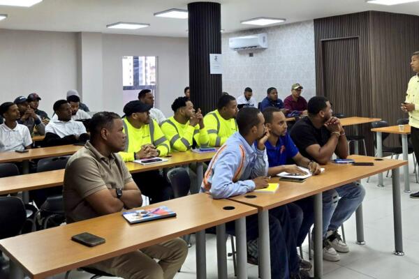 Asofer, junto a otras instituciones lanza programas de formación técnica especializada en el sector de energías renovables.
