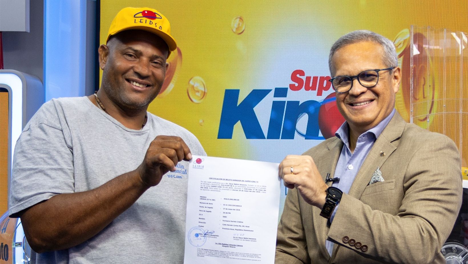 Leidsa entrega certificado a camionero ganador de 25 millones con el Súper Kino Tv