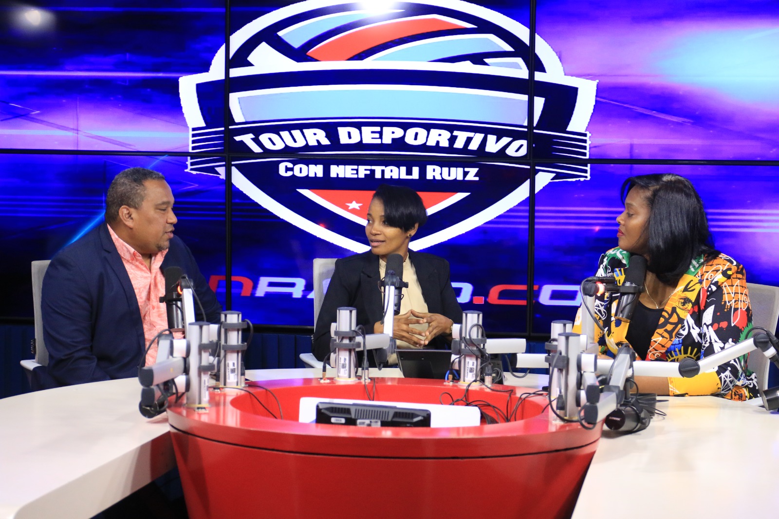 Los trabajos audiovisuales serán estrenados los miércoles, a partir del 13 de mayo y en horario de 8:00 a 9:00 de la noche, de manera simultánea en el programa Tour Deportivo Radio (CDN Radio 92.5) y el canal de youtube del mismo nombre.