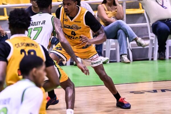 El desenlace fue dramático. Los Soles dominaban 86-85 y parecían tener el partido en sus manos cuando los Metros sacaron el balón con apenas 5.5 segundos por jugar. 
