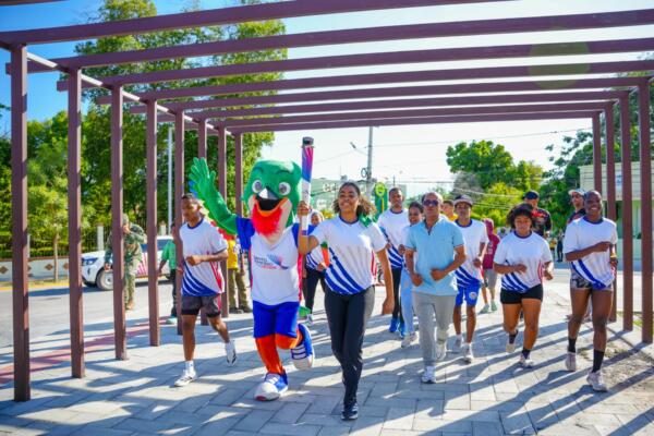 El recorrido incluyó 16 paradas, incluida la del cierre en la emblemática Plaza Cívica Apolinar Perdomo.