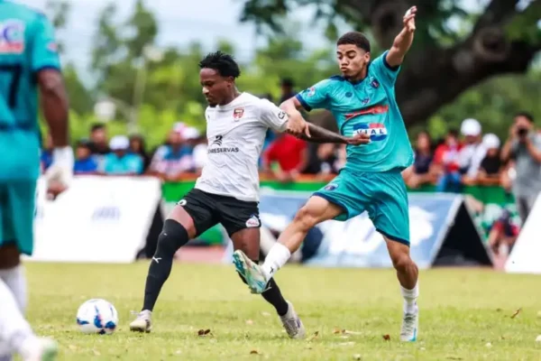 Los goles del encuentro de Salcedo FC fueron anotados por Daniel Jamesley y el jovencito Esstiel Reyes.