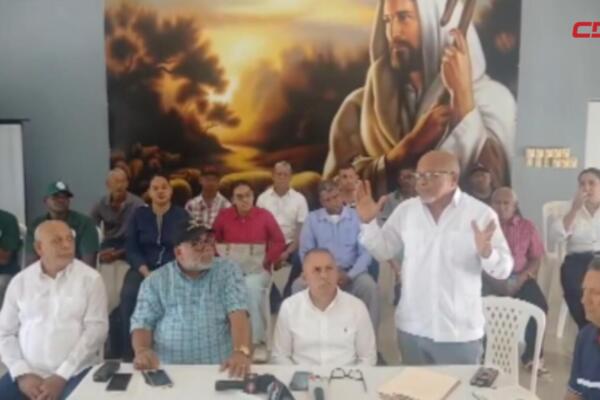 Comunidades reclaman cumplimiento de promesa vial.
