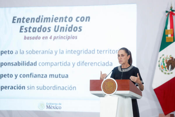 La presidenta de México, Claudia Sheinbaum, habla en una rueda de prensa este jueves, en el Palacio Nacional en Ciudad de México (México). EFE/ Isaac Esquivel
