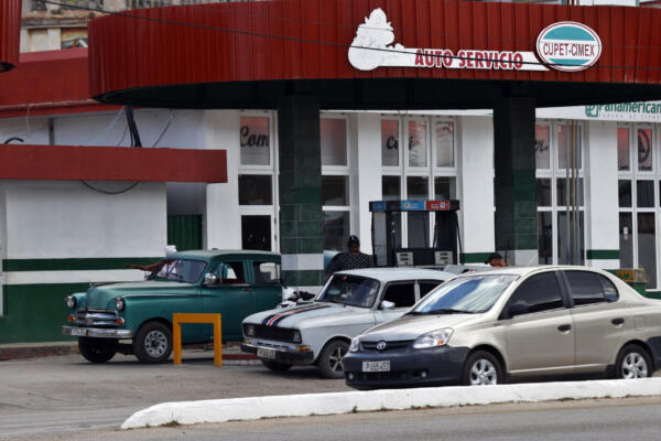 Cuba deja de fijar los precios minoristas para el combustible por motivos económicos. Foto: Fuente externa 