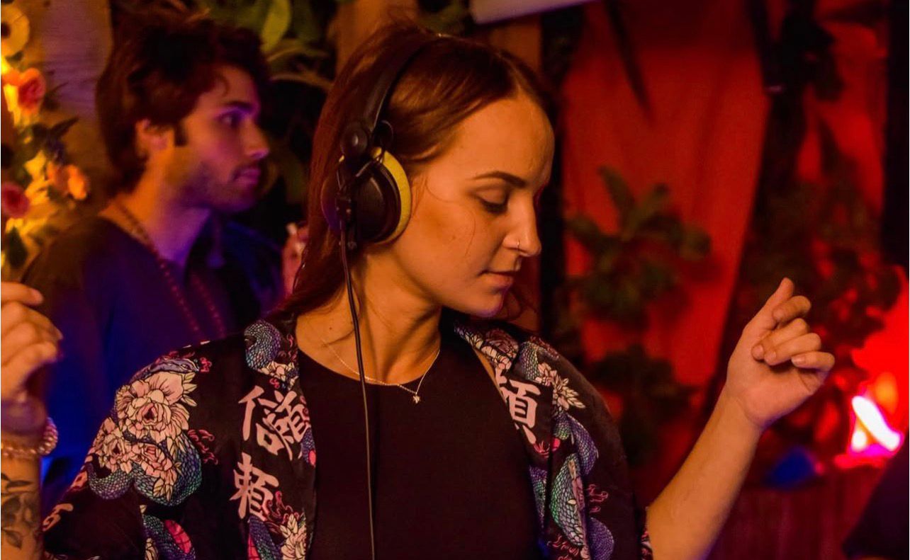 La DJ rusa Liza Oleinik participará en “Ritmo del Bosque” en Ecoaldea RD