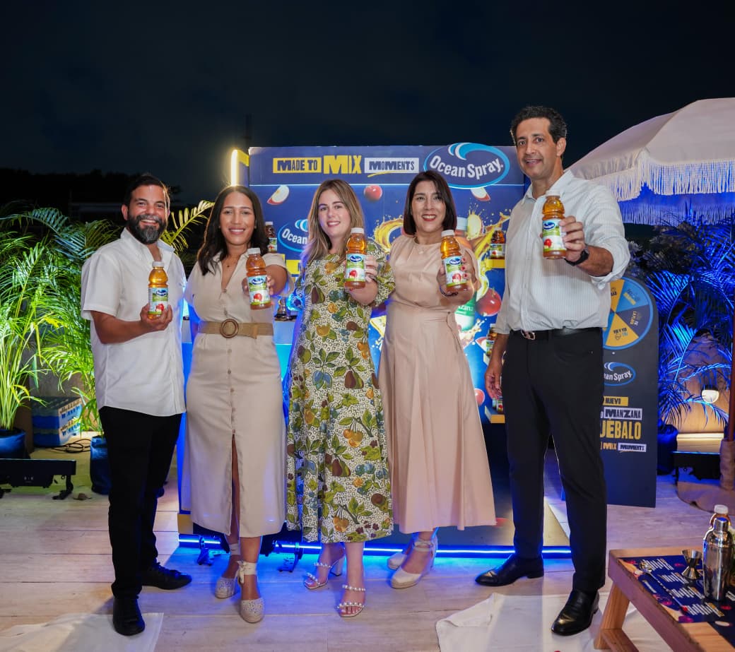Distribuidora Corripio presenta Ocean Spray 100% Manzana una nueva forma de mezclar tus momentos.