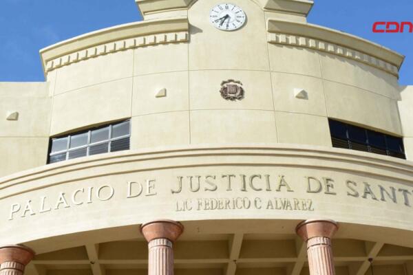Fiscalía de Santiago imparte charla sobre drogas a estudiantes.
